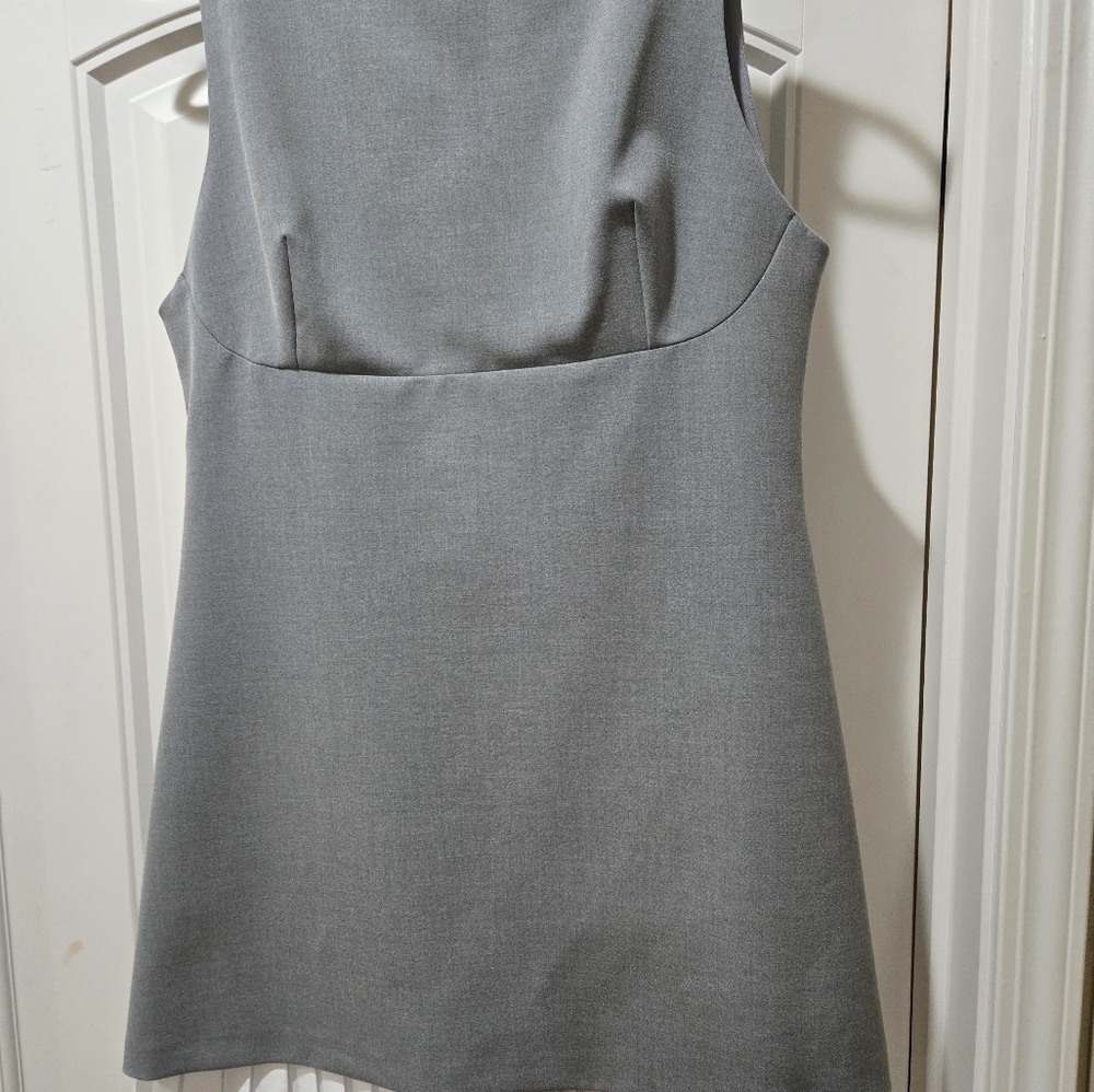 Zara Gray and White Mini Dress w/Pleats - XL but fits like L - Picture 4 of 7